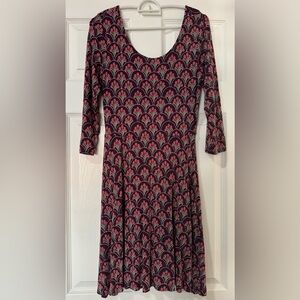 Cute knee length dress!